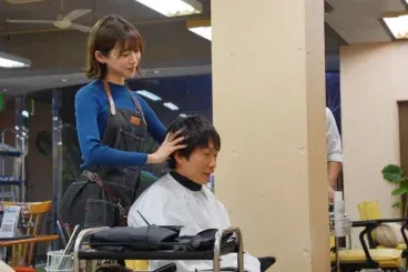 JUL-946 Diskon Potong Rambut Malah Digoyang Tukang Cukur Nafsu